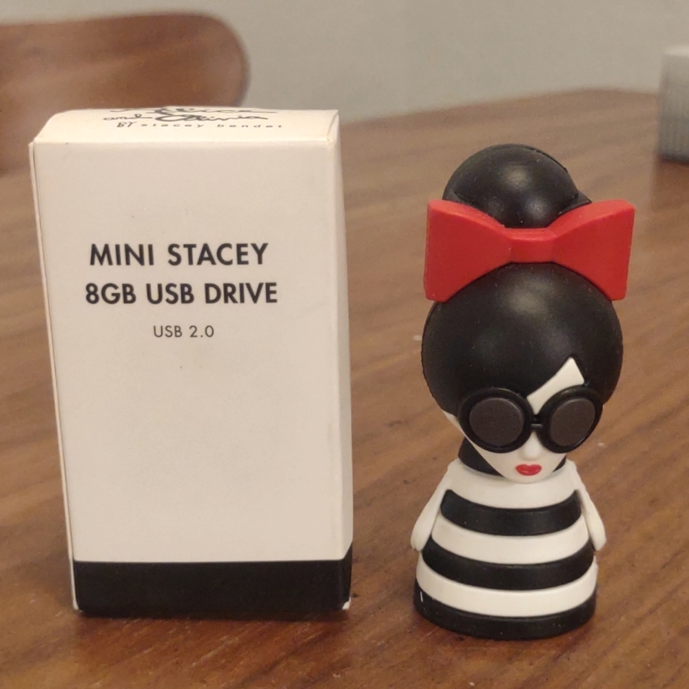 Alice + Olivia USB Thumb Drive 8GB